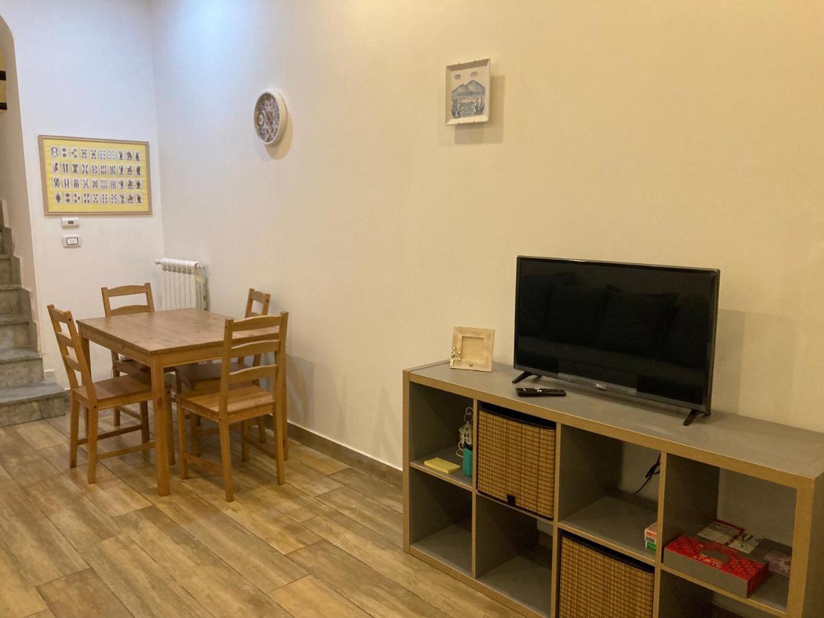 Appartamento Casa Gaia A Due Passi Dal Duomo Napoli Esterno foto