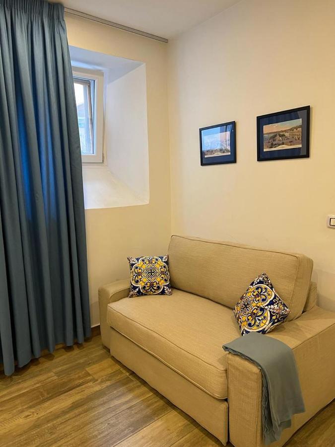 Appartamento Casa Gaia A Due Passi Dal Duomo Napoli Esterno foto